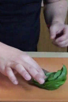 How to Cut Basil