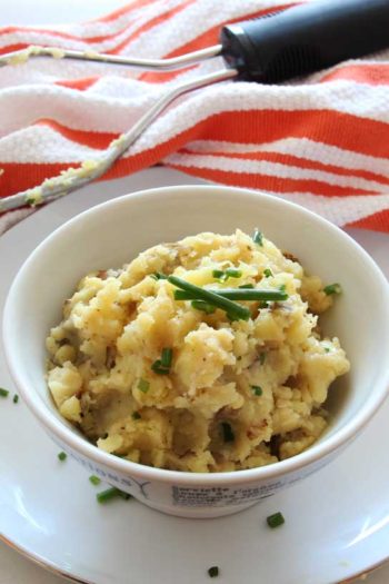 Brown Butter Mashed Potatoes. Butter, potatoes, chives, and cream make perfect potato recipe. www.ChopHappy.com #mashedpotato #Thanksgivingside