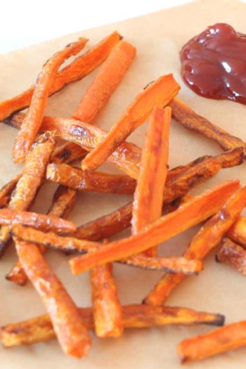Crispy Garlic Carrot Fries Recipe- that is so crispy crunchy it will make you smile and love carrot fries. www.chophappy.com