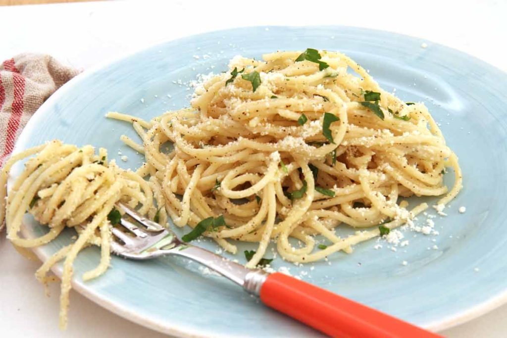 Spaghetti Parmesan Recipe. Here is a quick 15 minute meal from boiling the water to table. This is a recipe my mom use to make me and it is so yummy. ChopHappy.com