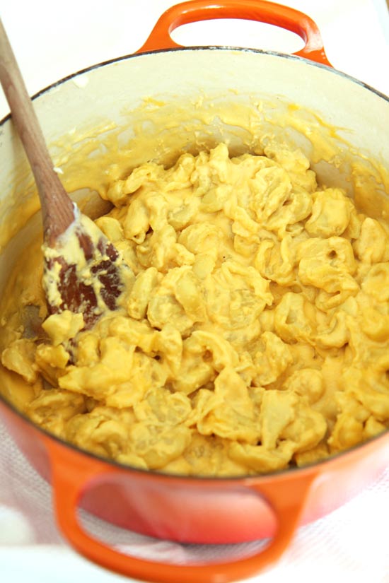 3 Ingredient Tortellini Mac and Cheese Recipe - that is stick to your ribs make ahead party food awesome. This is a recipe hack that is dinner time quick. Grab your milk, cheese, and pasta to make this. www.ChopHappy.com #MacandCheese #comfortfoodrecipe