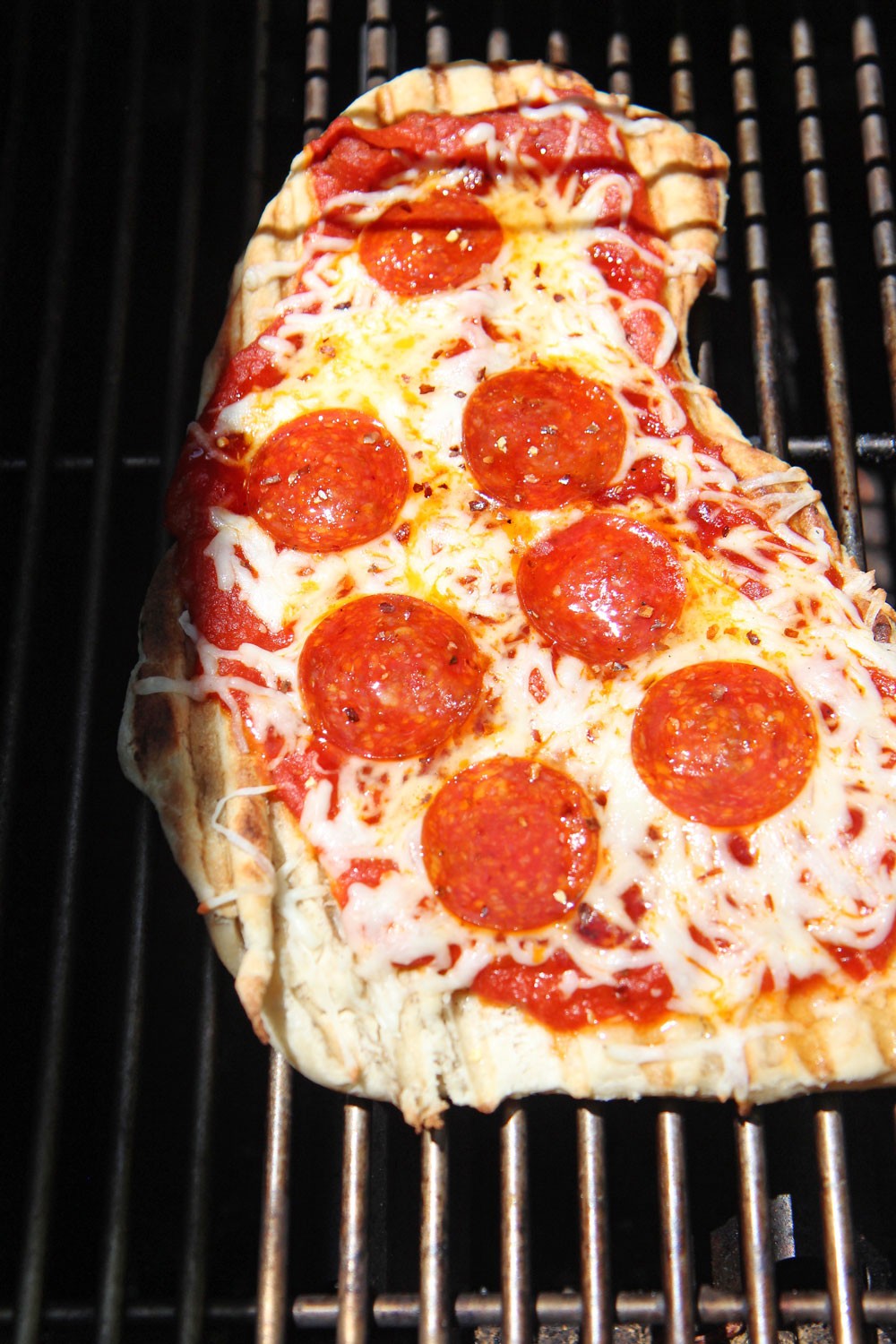 Honey Pepperoni Grilled Pizza Recipe. This is 6 minute super easy dinner. THe whole pizza is done before your oven gets hot. Grab pizza dough, tomato sauce, cheese, and pepperoni. Also honey and red pepper flakes spices it up. Happy pizza making! www.ChopHappy.com #pizzarecipe #grilledpizza