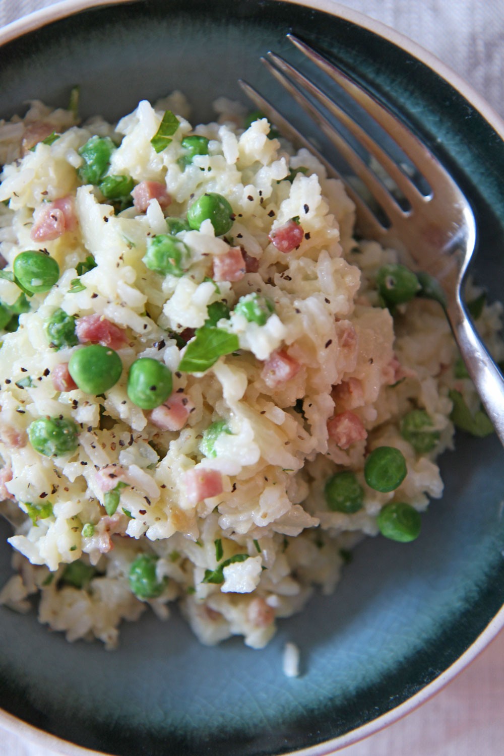 Cheesy Rice Carbonara Recipe. Grab fluffy rice, porky pancetta, eggs, and cheese. This is a fun one pan dinner. Happy Gluten Free Dinner Making! #glutenfree #carbonararecipe