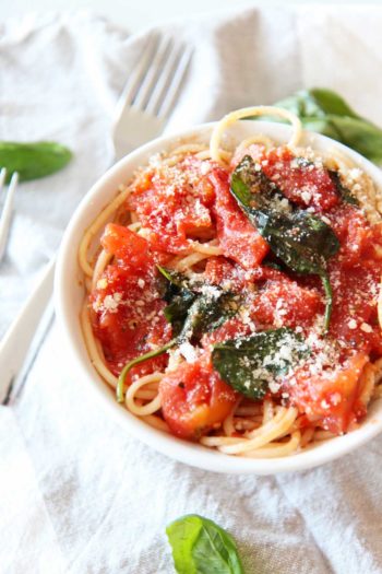 How To Make 5 Ingredient Pantry Marinara. Canned tomatoes, garlic powder, oregano, red pepper flakes, and fresh basil (you can use dried if needed) is all you need for a quick marinara sauce. This recipes is bright, sweet, and almost like having fresh marinara straight from the garden (but from your pantry lol). Happy Cooking! www.ChopHzppy.com #marinararecipe #howtomakepastasauce