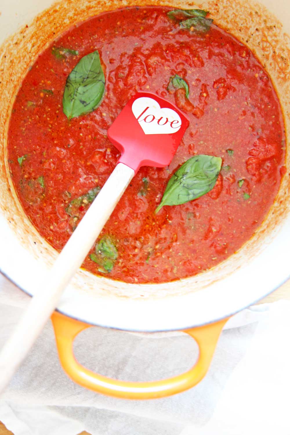 How To Make 5 Ingredient Pantry Marinara. Canned tomatoes, garlic powder, oregano, red pepper flakes, and fresh basil (you can use dried if needed) is all you need for a quick marinara sauce. This recipes is bright, sweet, and almost like having fresh marinara straight from the garden (but from your pantry lol). Happy Cooking! www.ChopHappy.com #marinararecipe #howtomakepastasauce