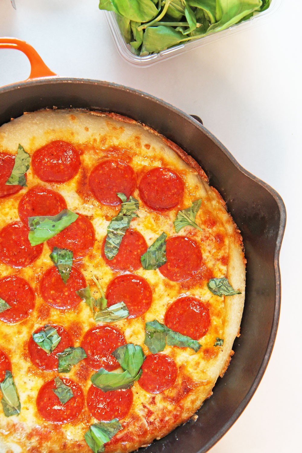 How to Make Pizza in a Cast Iron Pan. This is super easy. Just get pizza dough, marinara, mozzarella cheese, pepperoni, and basil. Pizza making is so easy and this tastes just like NYC pizza. Happy cooking! www.ChopHappy.com #howtomakepizza #pizza