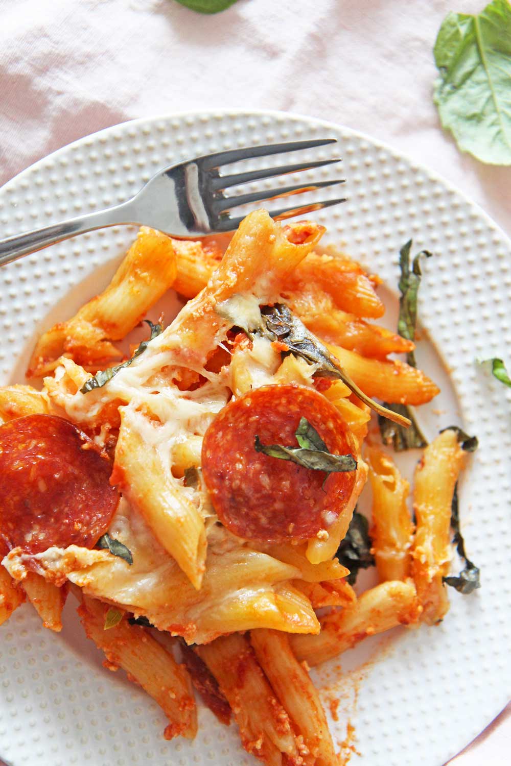 How to Make Baked Ziti in a Slow Cooker. All you need is pasta, ricotta cheese, marinara sauce, mozzarella, and pepperoni. This is an easy recipes for busy moms and families. Happy Cooking! www.ChopHappy.com #bakedziti #slowcookerpasta