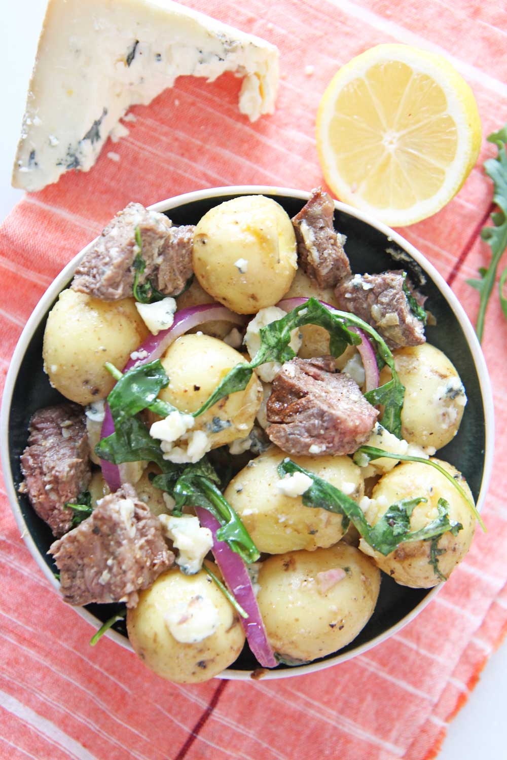 Steakhouse Steak and Potato Salad. This is a 20 minute recipe for busy weeknightt dinner. NY strip steak and Yukon gold potatoes mix with blue cheese and peppery arugula! Perfect next day leftovers. #potatosalad #perfectsteak