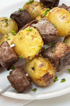 How To Make The Best Grilled Steak and Potato Skewers. This is an easy summer cook out recipe for a bbq. Perfect recipe for a crowd or even just a backyard grilling recipe for your family. Happy Grilling! www.ChopHappy.com #steakskewers #SteakandPotatoes
