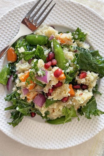 Crunchy Quinoa Salad with Lemon Lime Vinaigrette Recipe. This is an easy meal prep healthy recipe you can eat all week. Pick you favorite crunchy veggies and tangy dressing and dinner is served. www.ChopHappy.com #quinoarecipe #healthydinnerrecipe