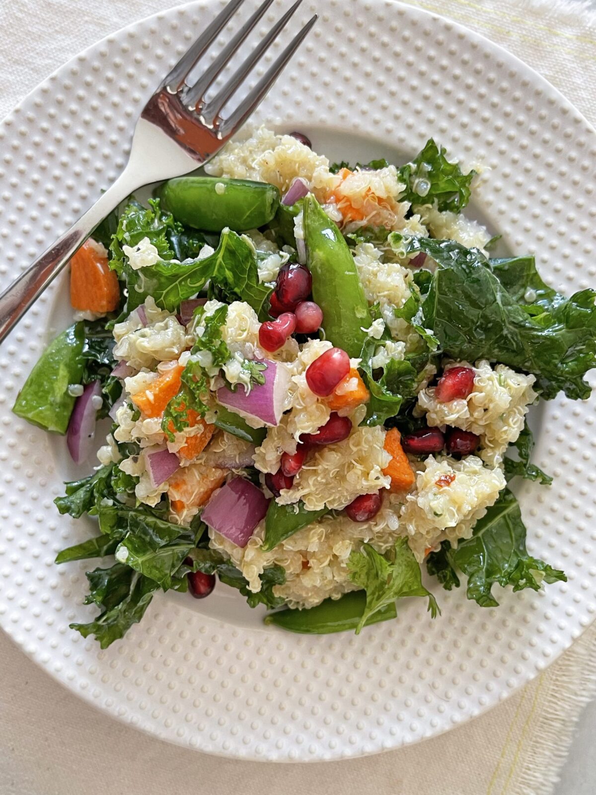 Crunchy Quinoa Salad with Lemon Lime Vinaigrette Recipe. This is an easy meal prep healthy recipe you can eat all week. Pick you favorite crunchy veggies and tangy dressing and dinner is served. www.ChopHappy.com #quinoarecipe #healthydinnerrecipe
