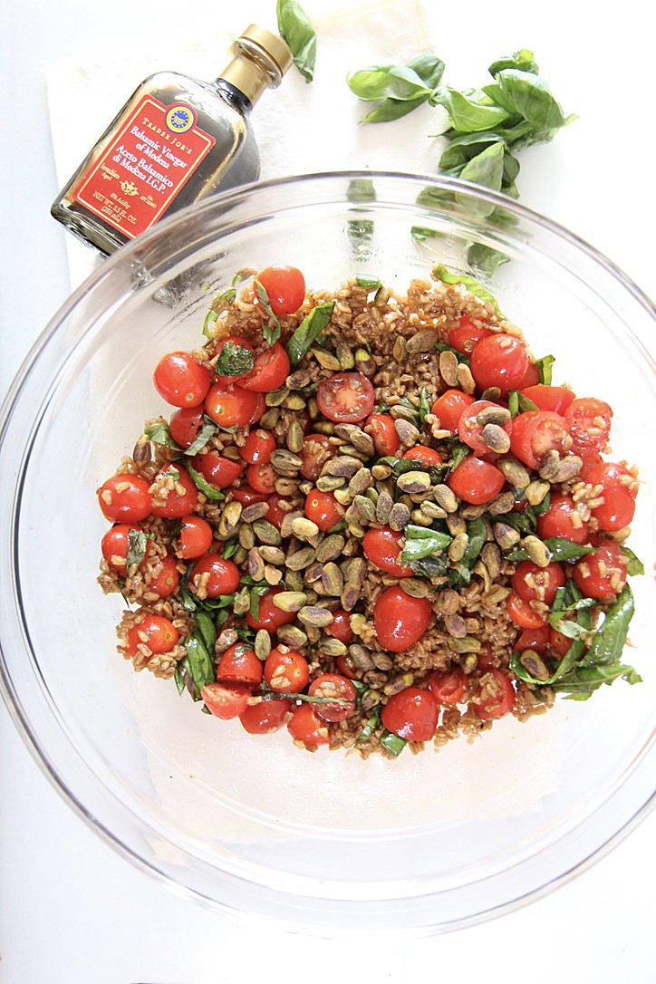 Tomato Basil Farro Salad with Balsamic Vinaigrette Recipe. Healthy salad with easyTomato Basil Farro Salad with balsamic vinaigrette. Happy Cooking! www.ChopHappy.com #farrorecipe #healthyrecipe