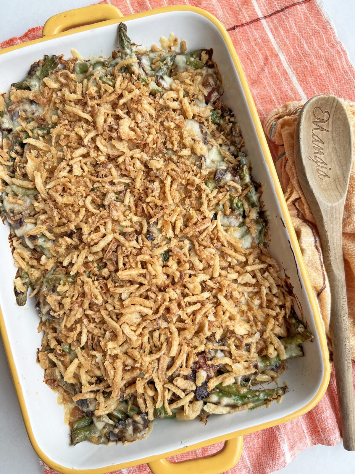 How To Make The Best Green Bean Casserole. This is an easy Thanksgiving side dish that can be made ahead. Perfect holiday side for the best cheesy recipes. www.ChopHapyy.com #Thanksgiving #Holidayrecipes