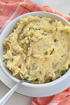 The Best Mashed Potato Recipe. This is the easiest potato recipe. Use Yukon Gold potatoes for less work. www.Chophappy.com #mashedpotato #Easyrecipe